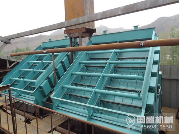 更換電磁高頻振動篩的篩網(wǎng) 更換電磁高頻振動篩的篩網(wǎng)